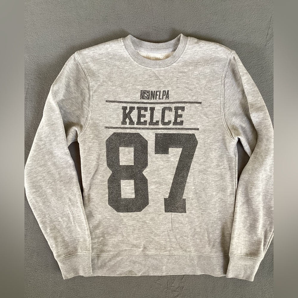 Fanatics Kelce #87 crew neck sweatshirt -SZ M
PIT TO PIT 17.5”
Length 25”
CR140